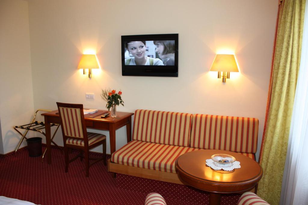 Meinl Hotel & Restaurant Neu-Ulm Room photo